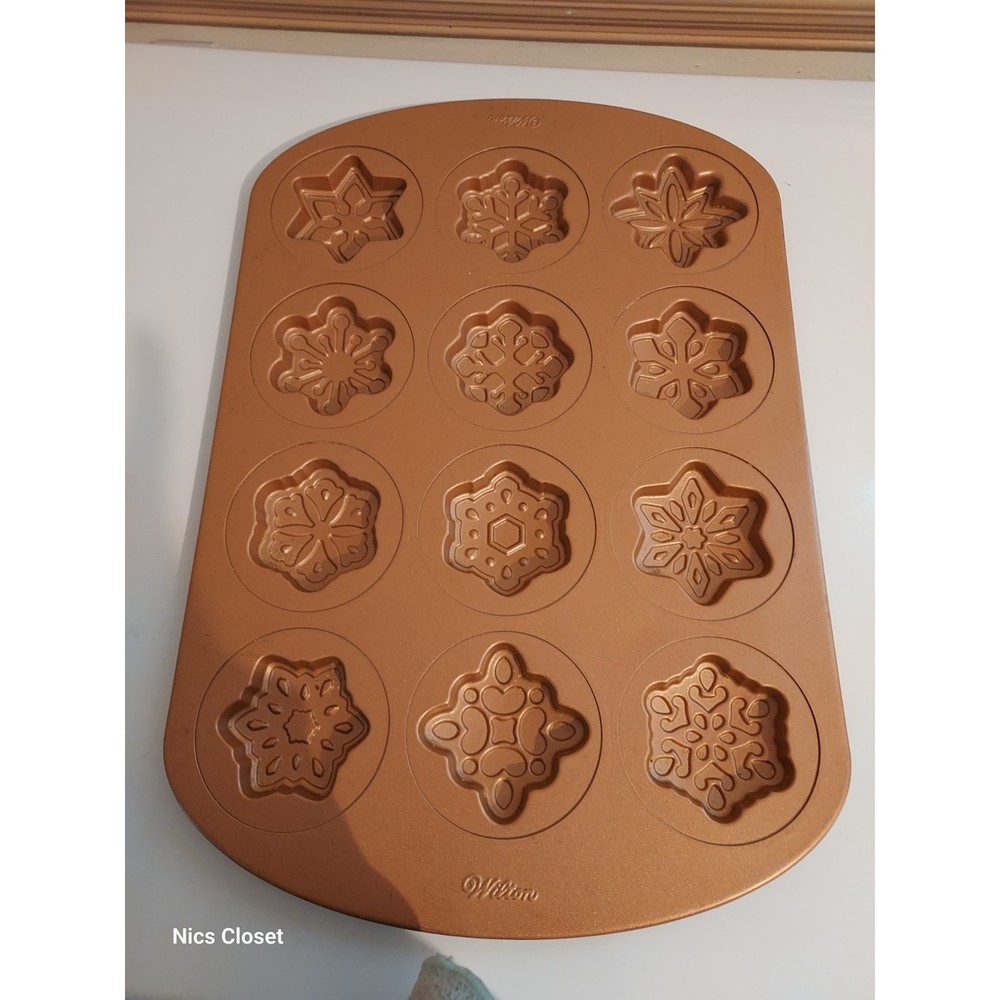 Wilton Christmas Cookies Pan 12 Cavity Snowflake Cookie Mold Non-Stick Metal
